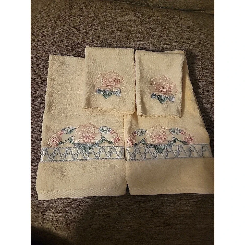 4 Towel Set- Pink Rose Hand Towels Wash Cloths Embroidered Vtg Ivory Cream USA